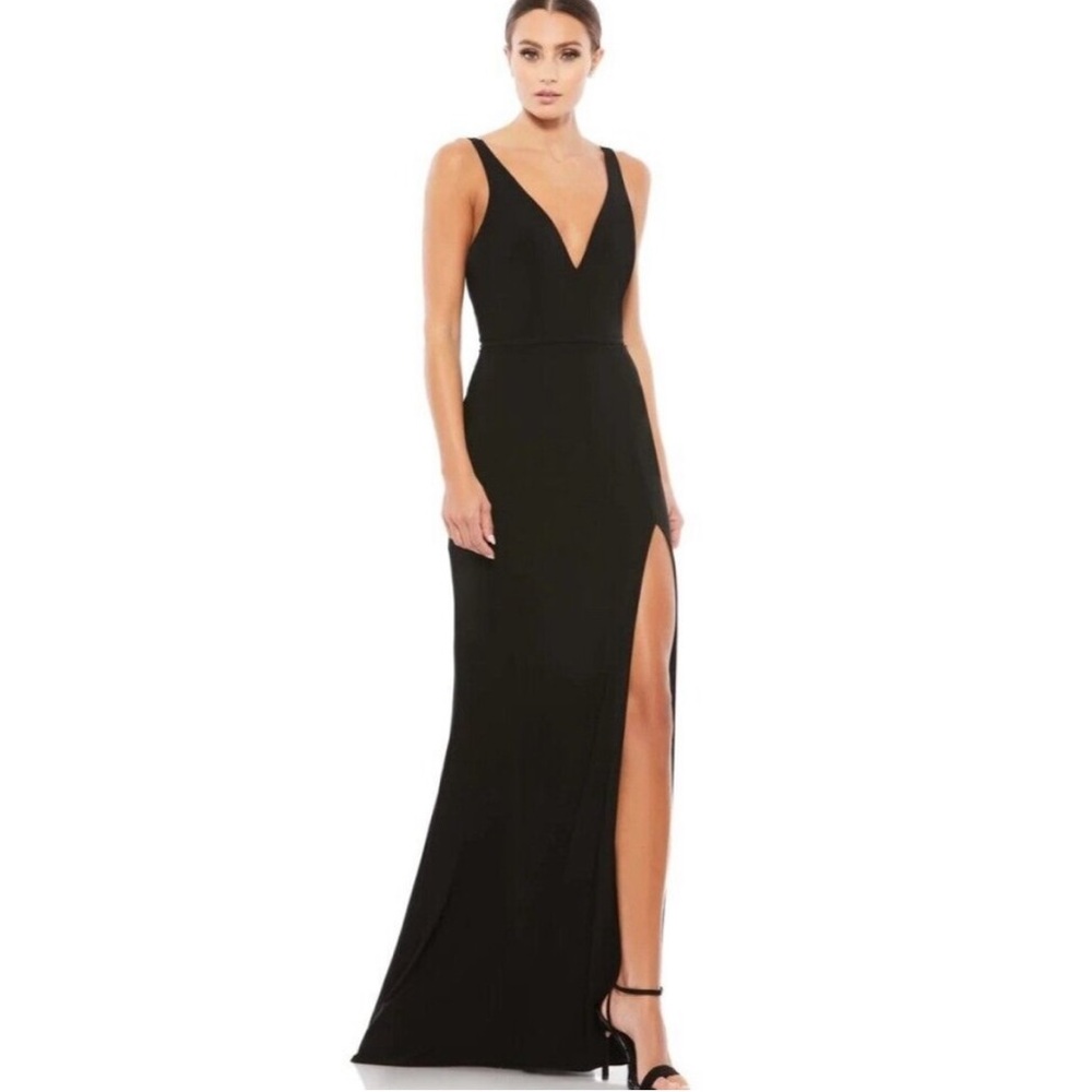 IEENA MAC Duggal Gown Dress Size 4 Black Plunge Neck High Slit Gown